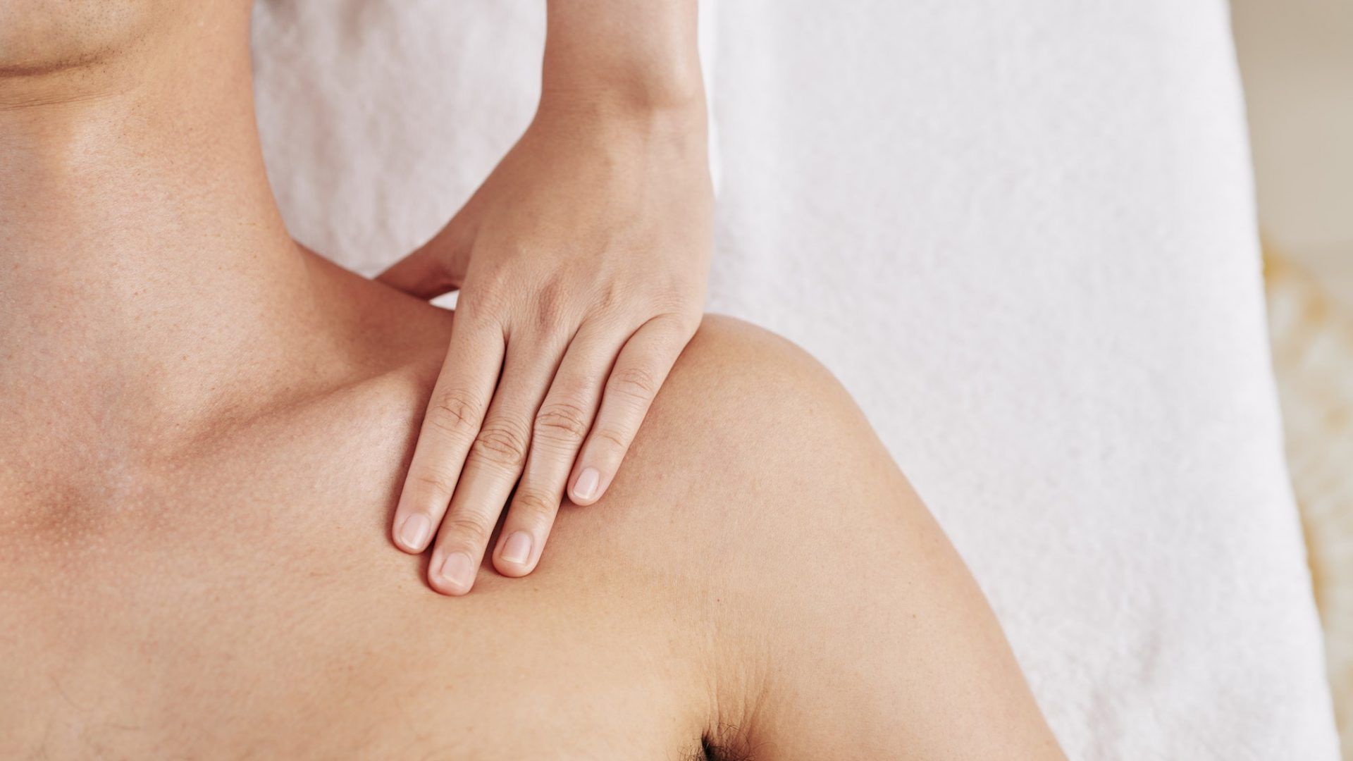 relaxing shoulder massage