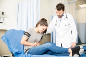 Dolor de ovarios sin regla: Visita una clínica ginecológica