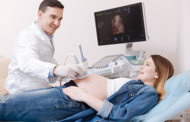 Prueba amniocentesis: ¿Qué es y cuándo se recomienda?
