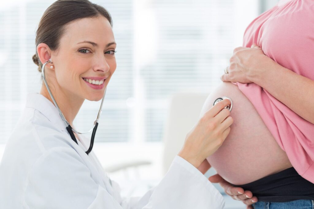 portrait doctor checking pregnant woman min